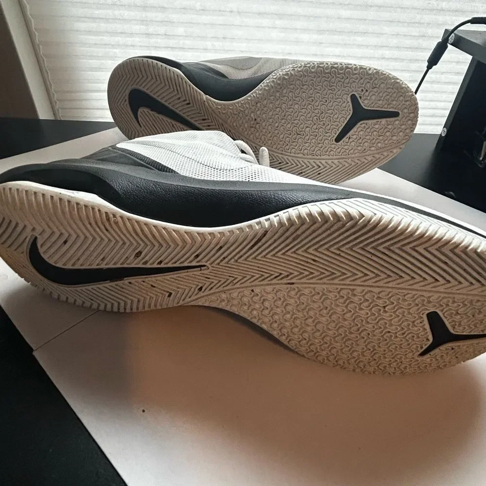 Nike men white